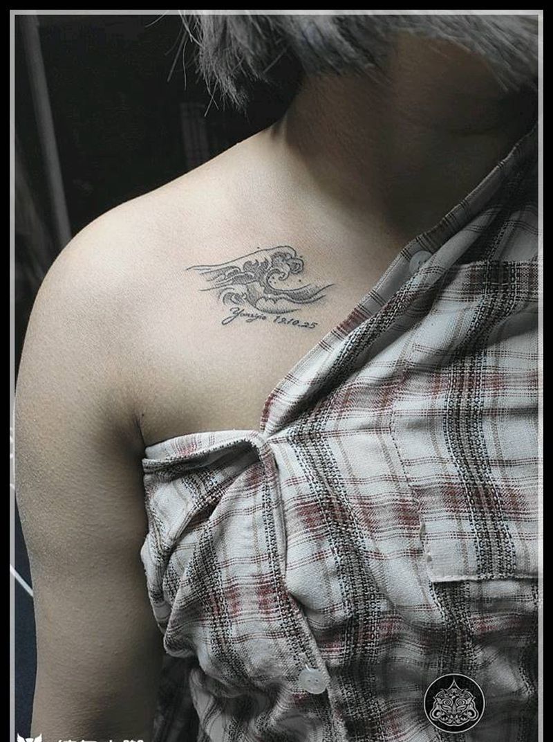 海浪自带图纹身图片_胸部海浪小清洗纹身图案