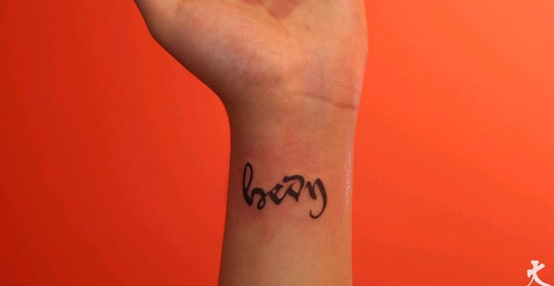 花体字纹身图片_手臂花体字纹身图案