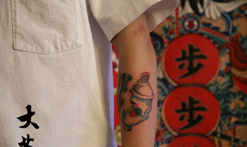 喷漆罐纹身图片_New School纹身图案