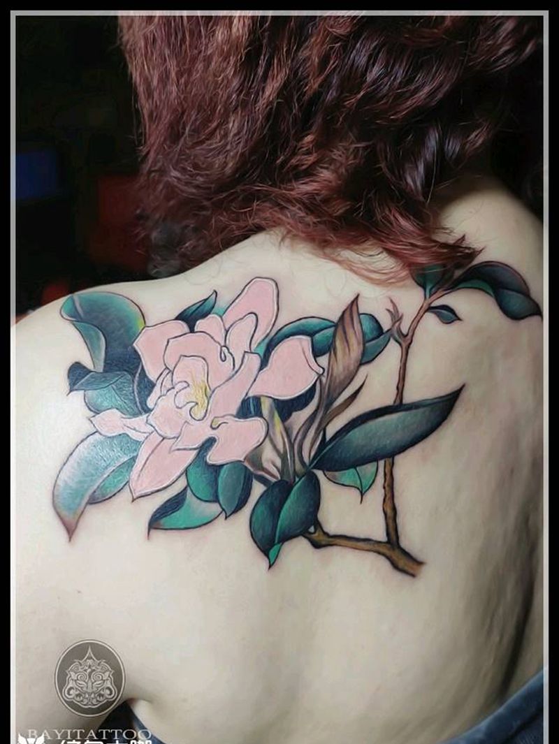 肩胛花纹身图片_肩部新传统肩胛花纹身图案