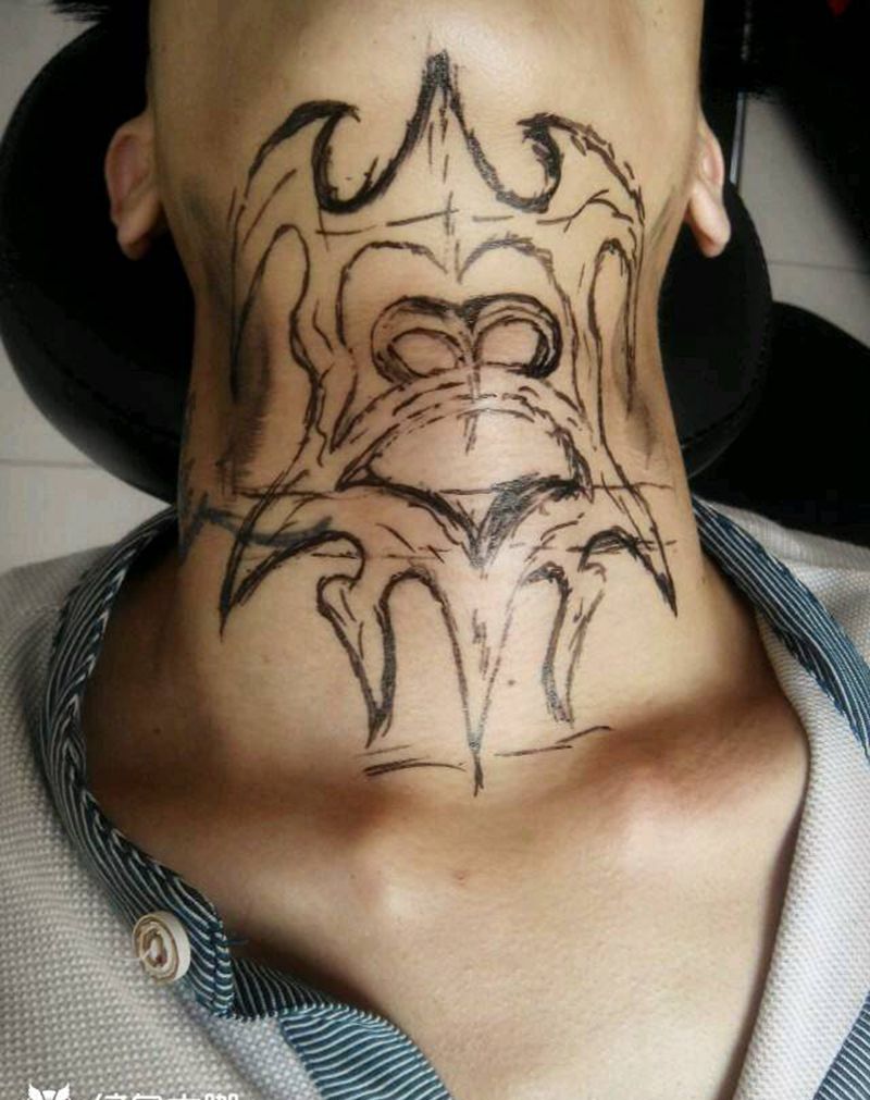 林元素纹身图片_颈部纹身图案