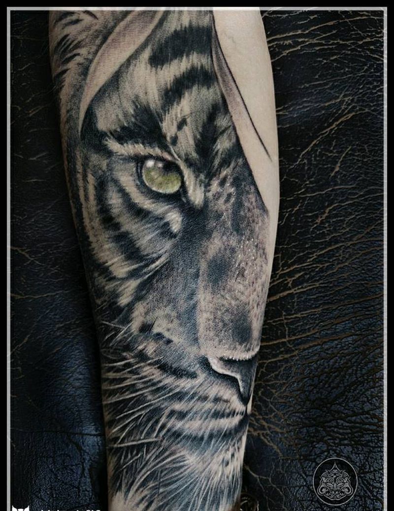 写实虎头纹身图片_手臂欧美写实虎头纹身图案