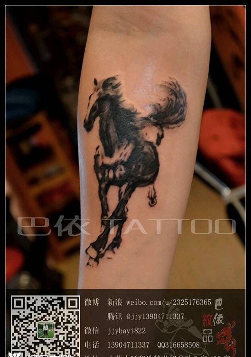 水墨马纹身图片_手臂传统国画动物纹身图案