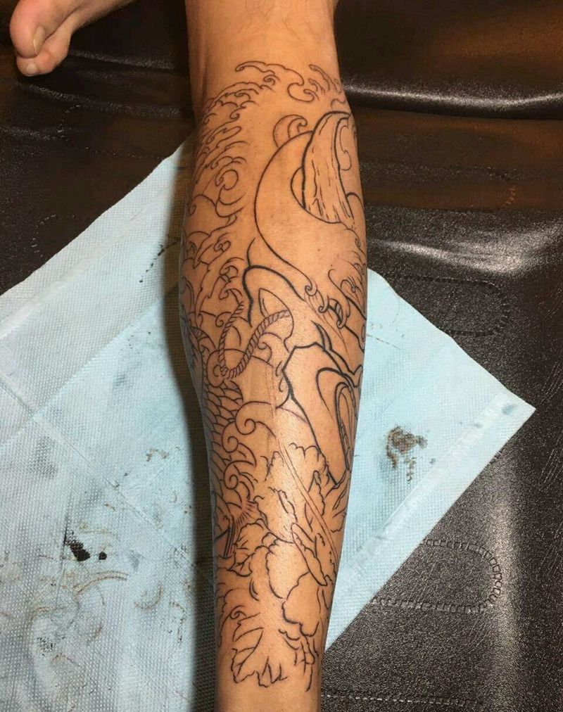 彩色般若鱼包小腿割线完成纹身图片_腿部传统原创巴依纹身专业纹身纹身培训手稿纹身图案