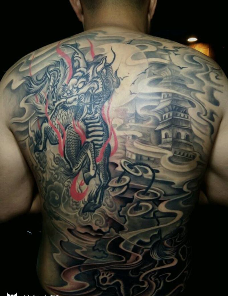 满背水墨麒麟纹身图片_背部习俗国画动物内蒙古纹呼市巴依成品纹身图案