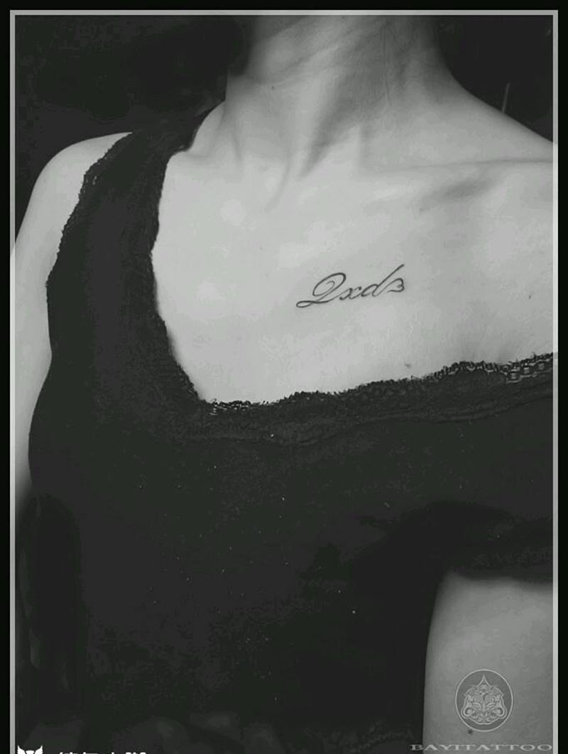 锁骨原创字母纹身图片_胸部字母纹身图案