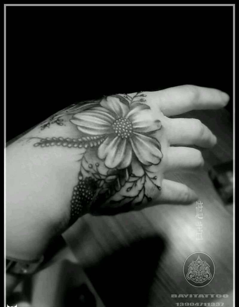 手背遮盖纹身图片_手部清新植物原创内蒙古纹呼市巴依纹身图案