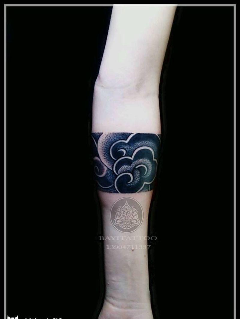 原创→云纹臂环纹身图片_手臂欧美图腾原创内蒙古纹呼市巴依纹身图案
