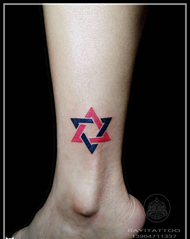 双色六芒星纹身图片_腿部几何图腾双色六芒星纹身图案
