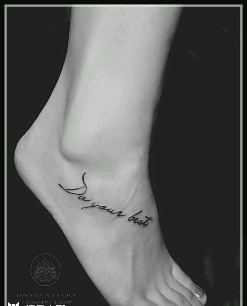 脸面英文纹身图片_脚部花体字纹身图案