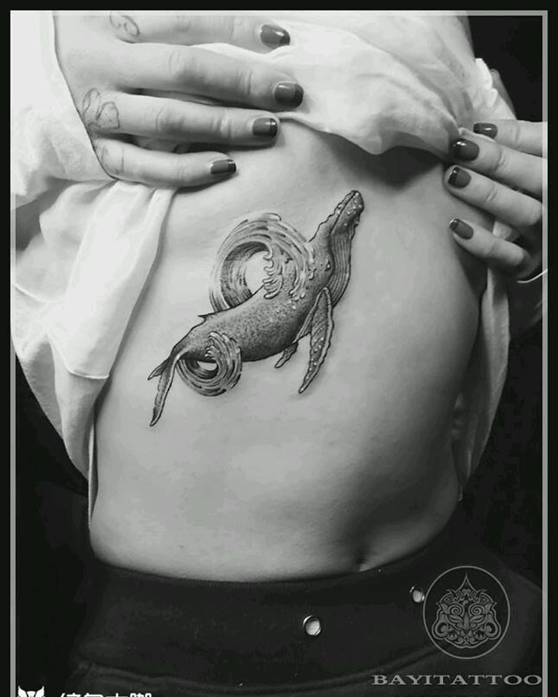 鲲纹身图片_胸部点刺鲲纹身图案