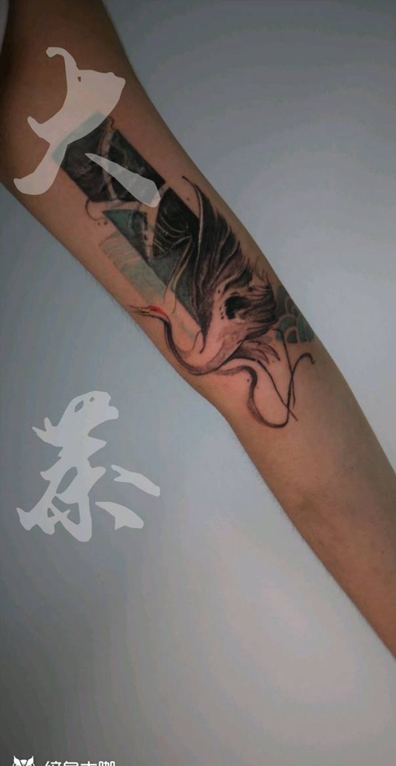 鹤纹身图片_手臂遮盖纹身图案