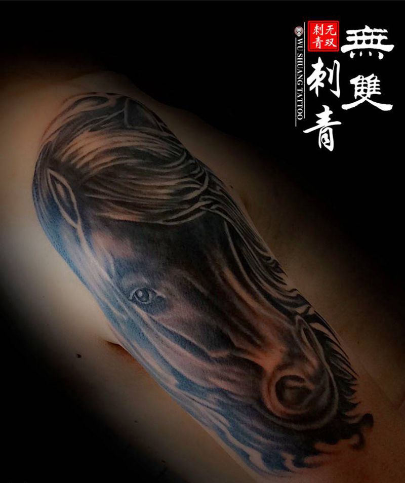 马头纹身图片_手臂欧美写实纹身图案