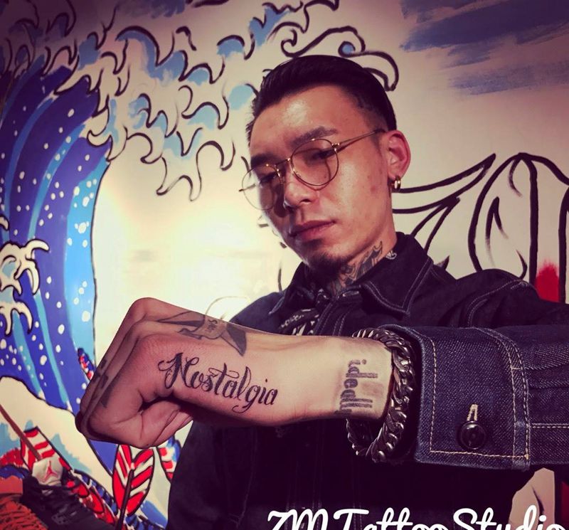 手部字母纹身图片