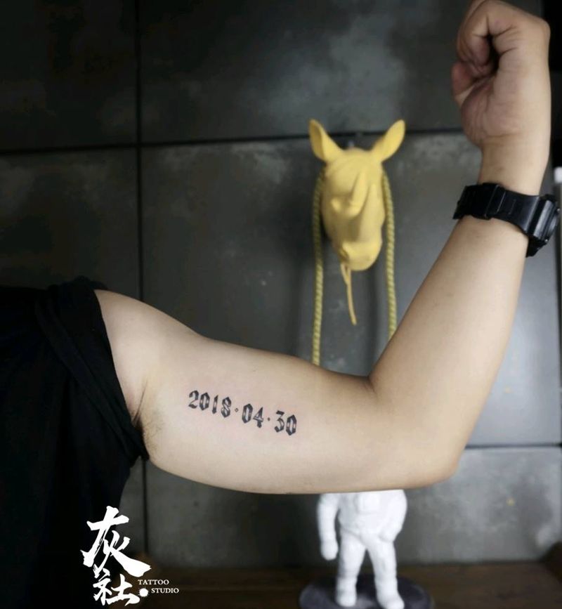 孩子的生日纹身图片