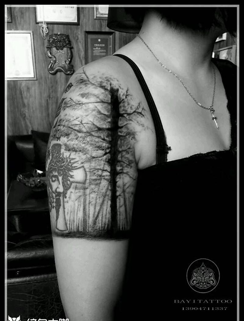 随意填充大树一颗纹身图片_肩部原创内蒙古纹呼市巴依点刺纹身图案