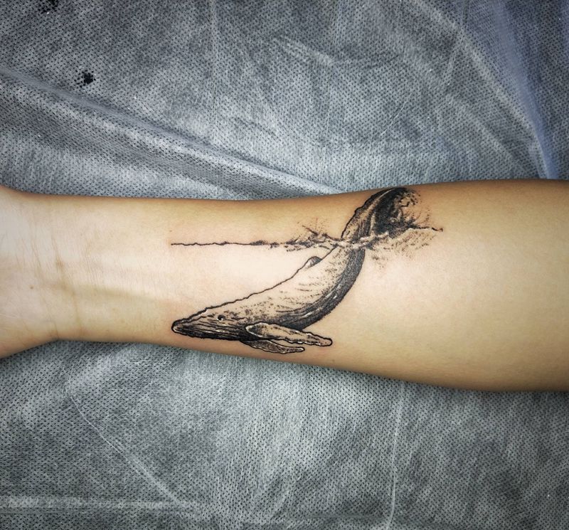 鲸鱼纹身图片_手臂欧美写实纹身图案