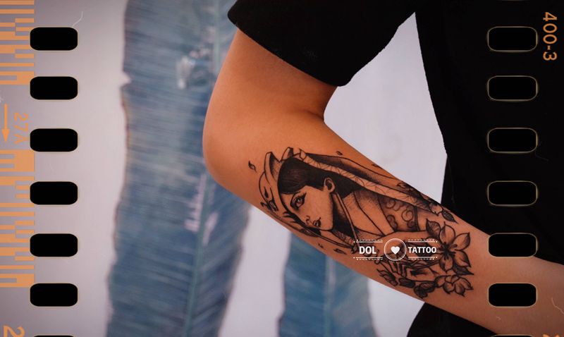 女姬纹身图片_手臂新传统水墨纹身图案