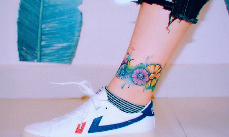 花花(遮盖)纹身图片_脚部水彩纹身图案