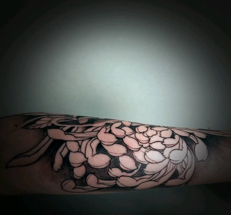 小臂菊花未完-钱明月作品纹身图片_手臂新传统菊花纹身图案