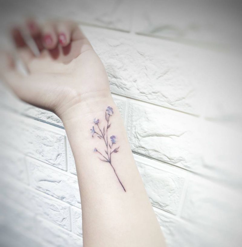 手腕小花纹身图片