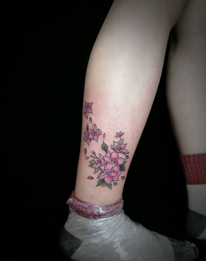 小腿彩色樱花纹身图片_腿部手臂新传统水彩樱花纹身图案