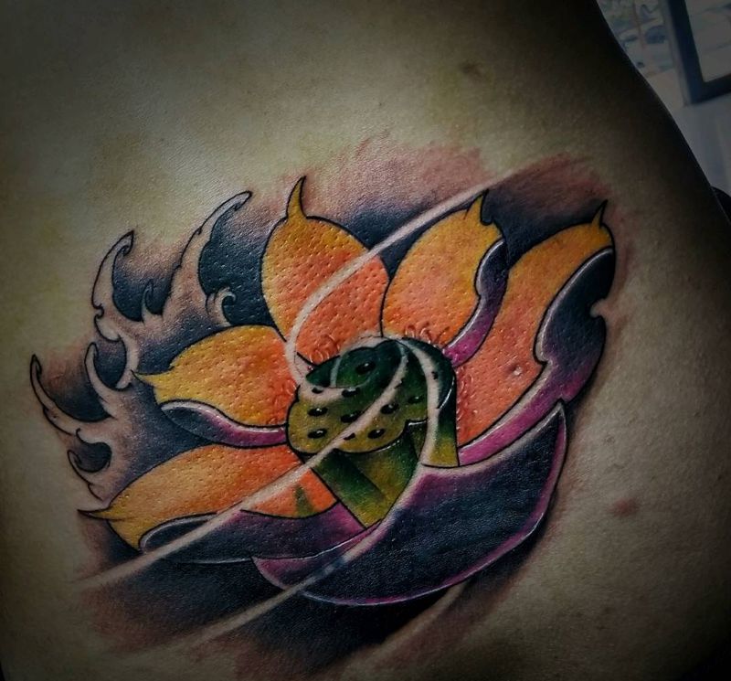 手绘设计遮盖莲花纹身图片_腰部新传统莲花 水浪纹身图案