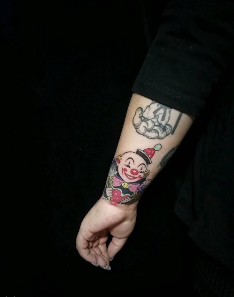 彩色小丑纹身图片_手部Old SchoolNew School纹身图案