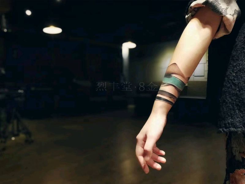 后现代水墨风格纹身图片_手臂清新国画水墨插画纹身图案