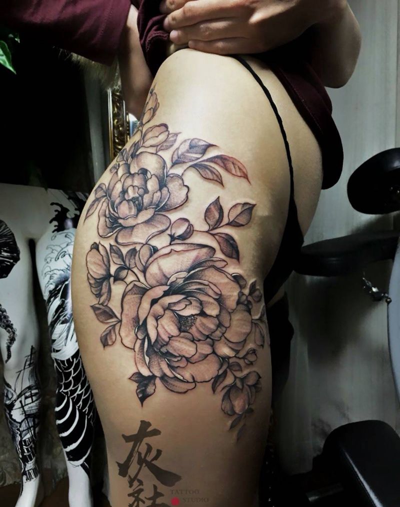 大腿素花纹身图片