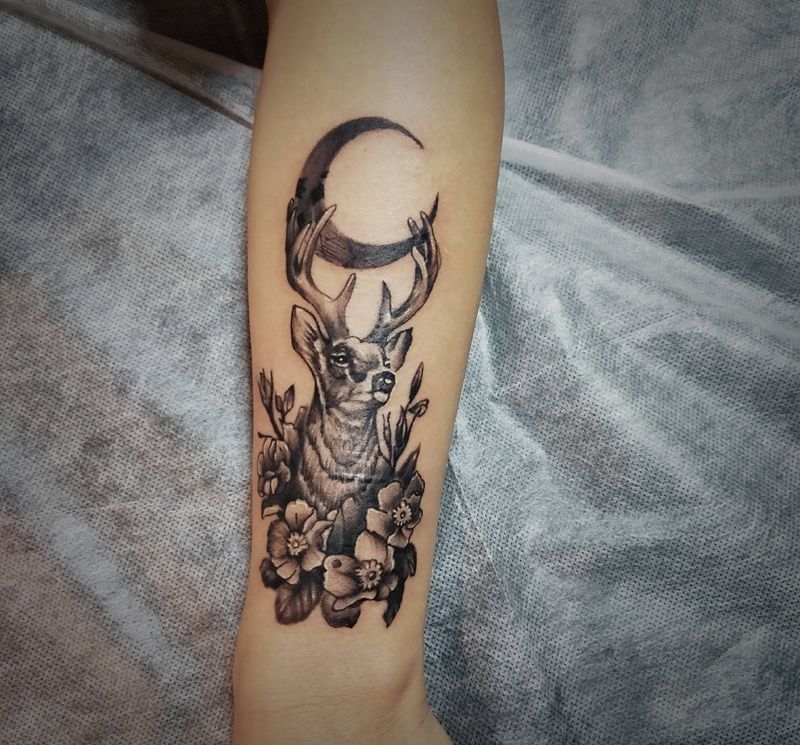 鹿纹身纹身图片_手臂欧美写实纹身图案