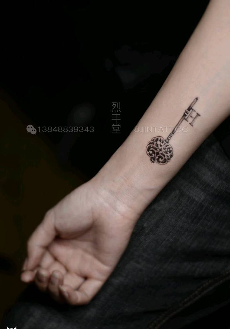 钥匙纹身图片_手臂清新写实字符钥匙插画纹身图案