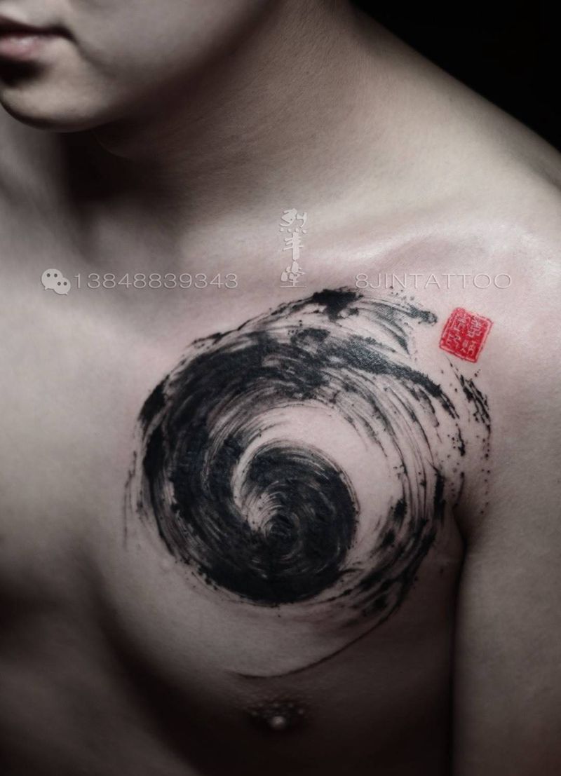 水墨乾坤纹身图片_胸部国画字符水墨纹身图案