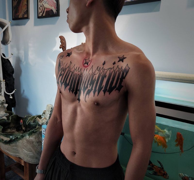 原创花体字纹身图片_胸部花体字纹身图案