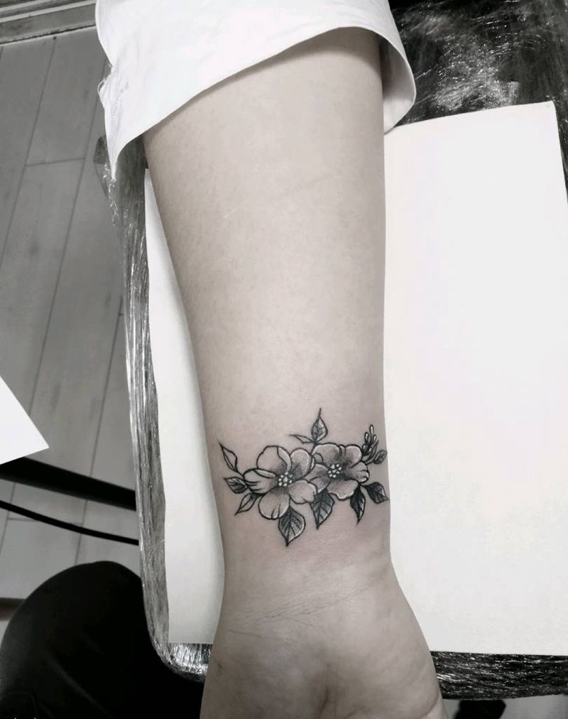 速写小花纹身图片_手部手臂纹身图案