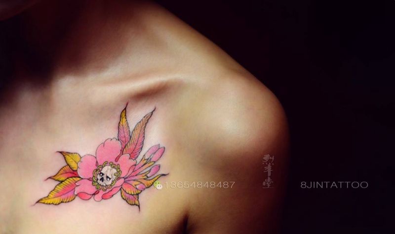 逆生花纹身图片_手稿胸部肩部传统植物花朵纹身图案