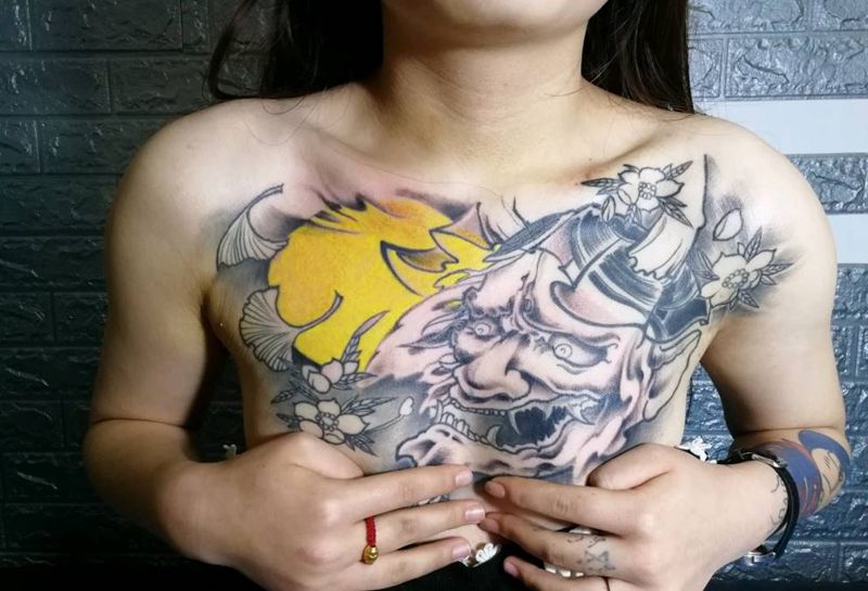 彩色般若花胸纹身图片