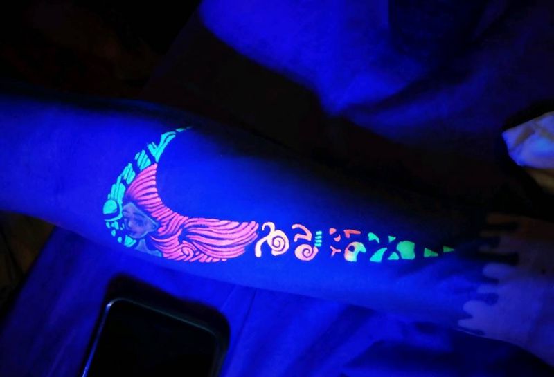 荧光纹身后修改纹身图片_手臂Old SchoolNew School荧光纹身图案