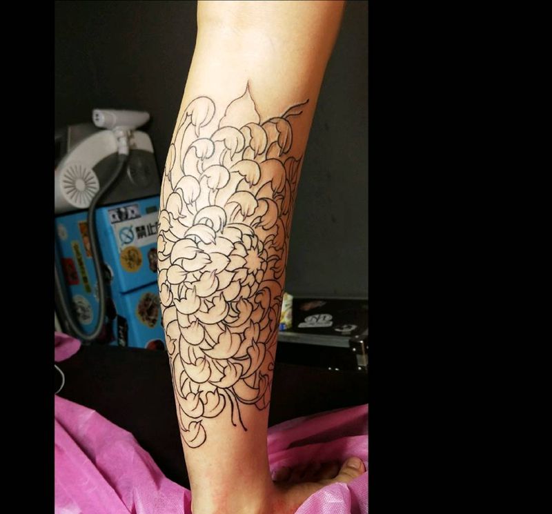 菊花纹身图片_腿部清新植物成品纹身图案