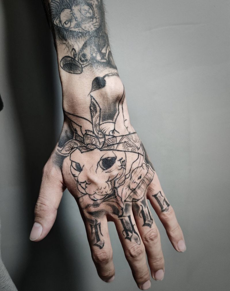 斯芬克斯无毛猫恢复后纹身图片_手部水彩新传统黑灰纹身图案