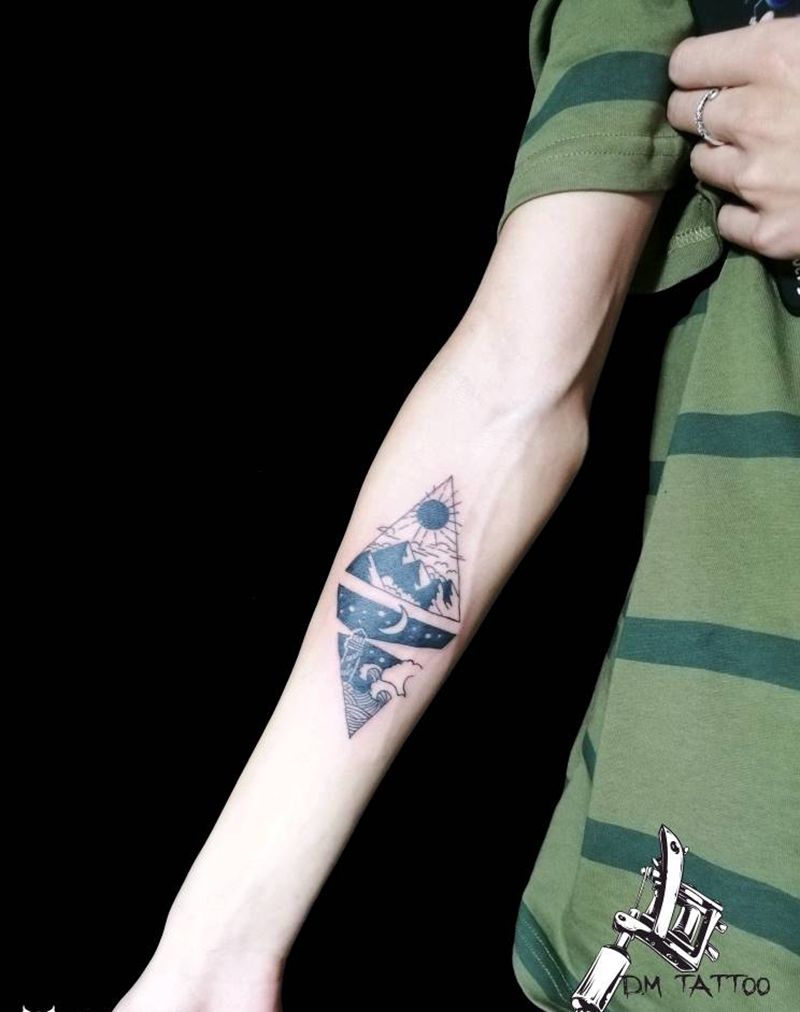 日月争辉纹身图片_手臂点刺纹身图案