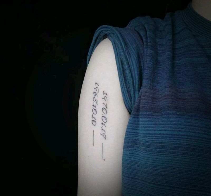 父母生日纹身图片_手臂花体字纹身图案