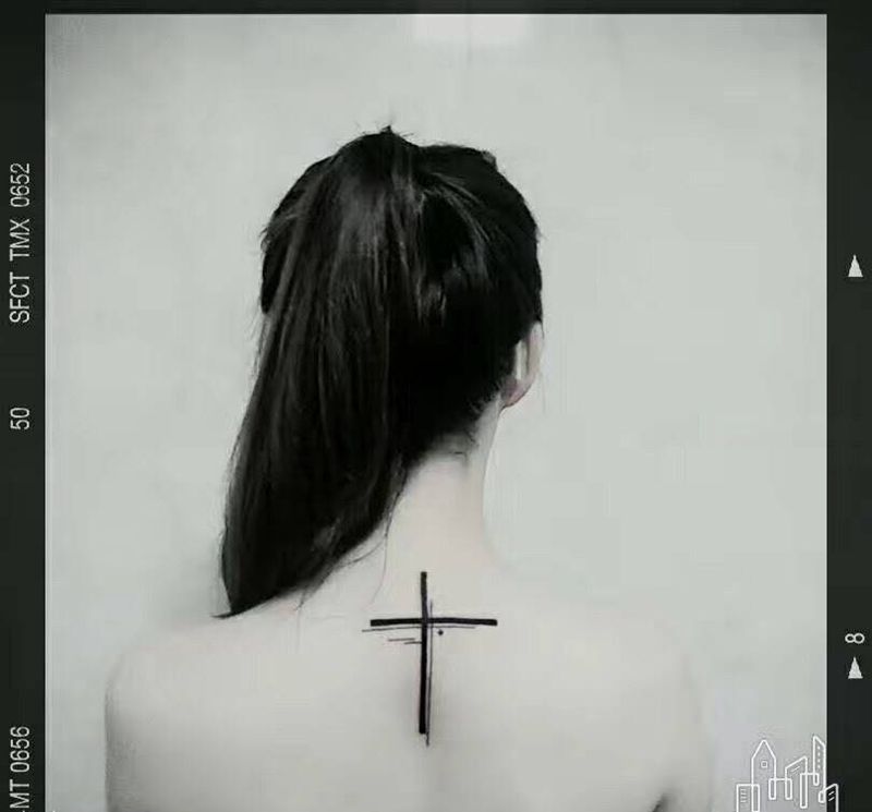 十字架纹身图片