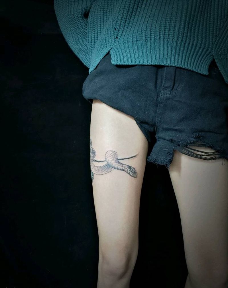 腿环蛇与花纹身图片_腿部腰部点刺水墨纹身图案