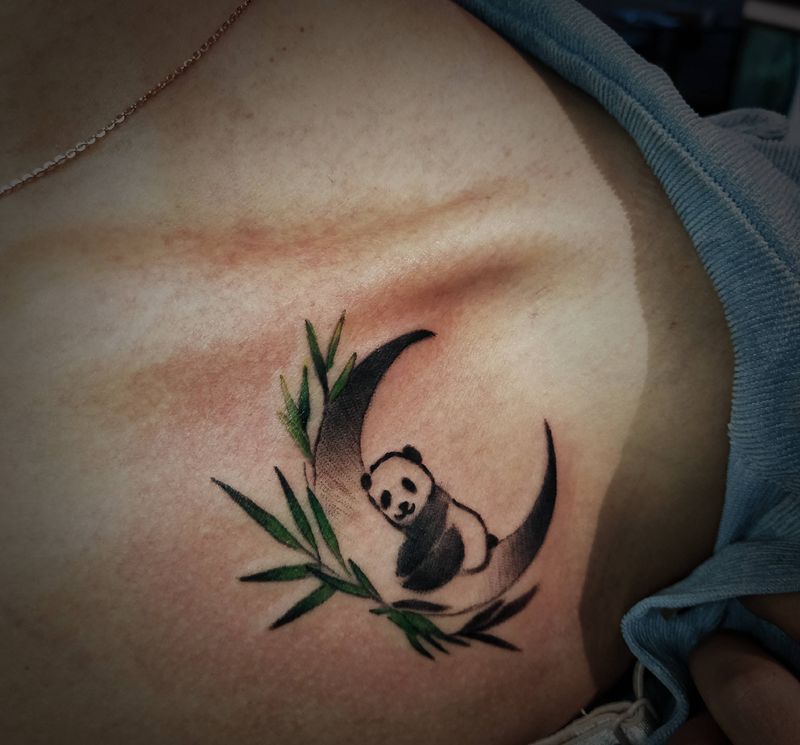 熊猫纹身图片_胸部水彩纹身图案