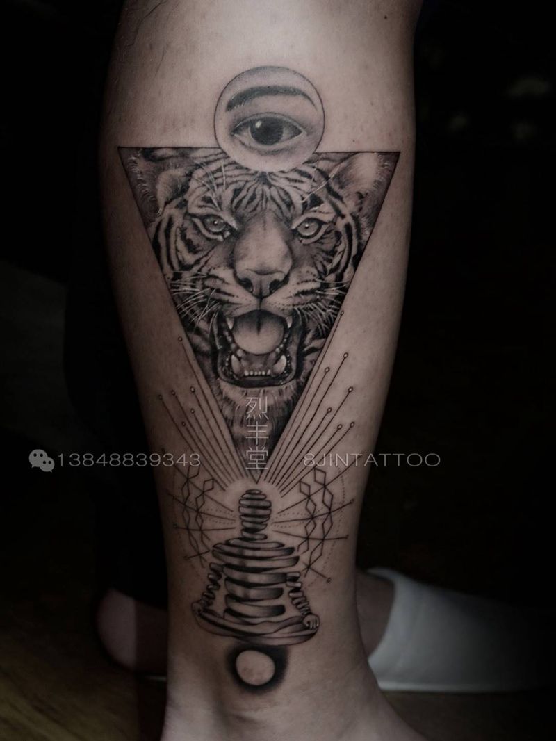 虎（家人）纹身图片_插画腿部写实动物人物虎纹身图案