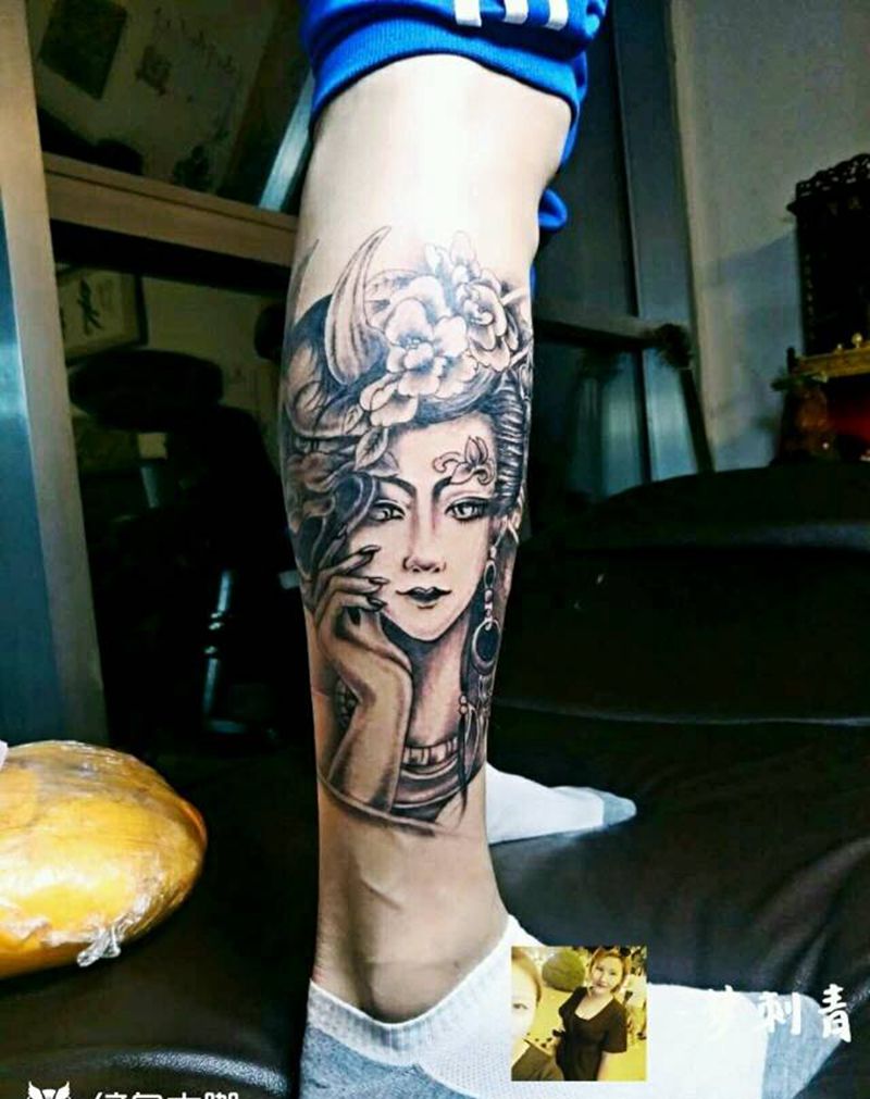 小腿艺妓纹身图片_腿部传统肖像写实动物人物成品纹身图案