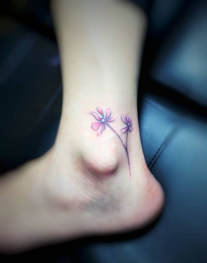 脚踝小花纹身图片