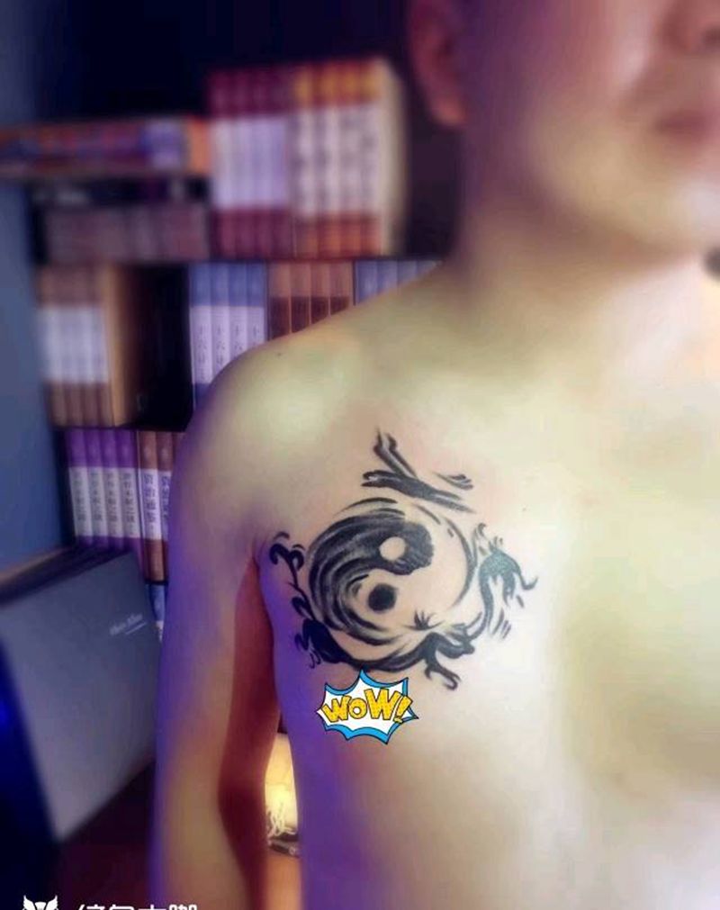 胸口水墨龙纹身图片_胸部纹身图案