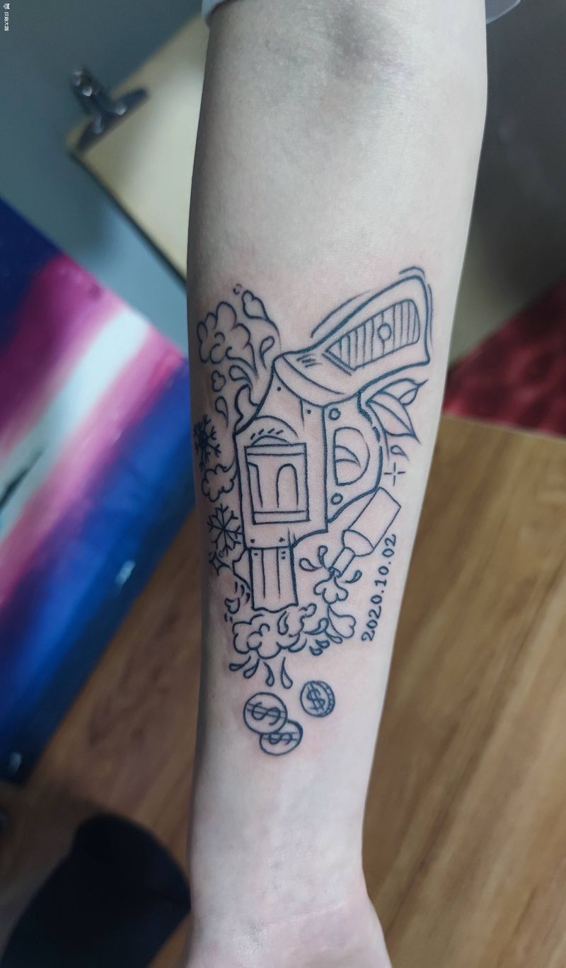 左轮手枪纹身图片_手臂水彩几何纹身图案